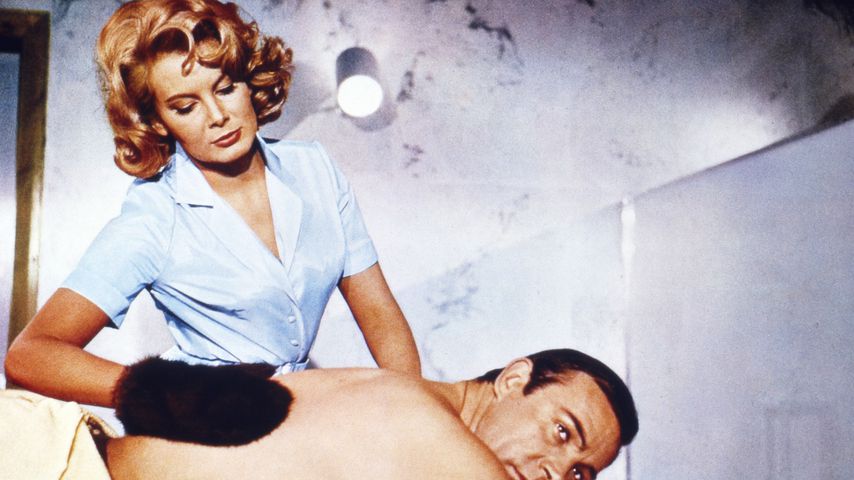 Molly Peters und Sean Connery im Film "Feuerball"