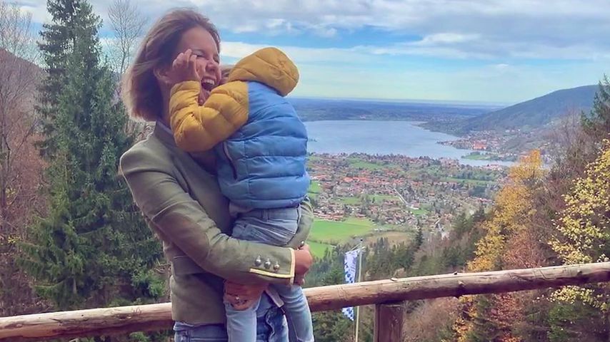 Monica Ivancan teilt seltenes Kuschel-Pic mit ihrem Sohn!