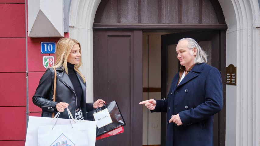 Monika (Isabel Vollmer) und Robert (Luca Maric) in einer Szene bei "Unter uns"