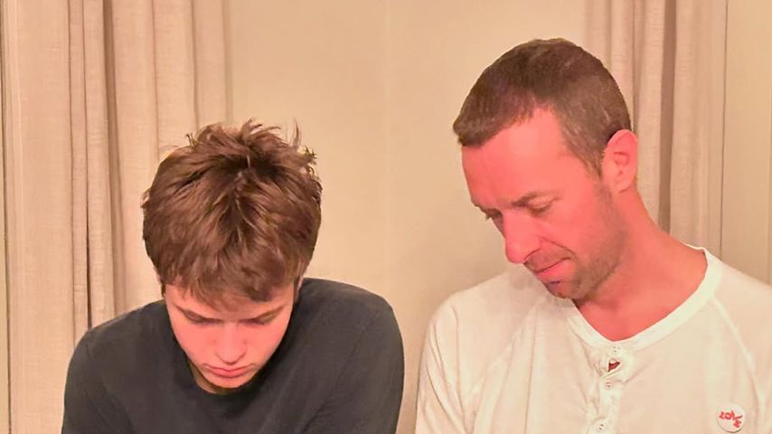 Moses und Chris Martin im März 2025