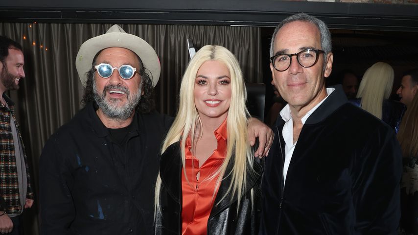 Shania Twain und Angehörige von "Republic Records" im Jahr 2023