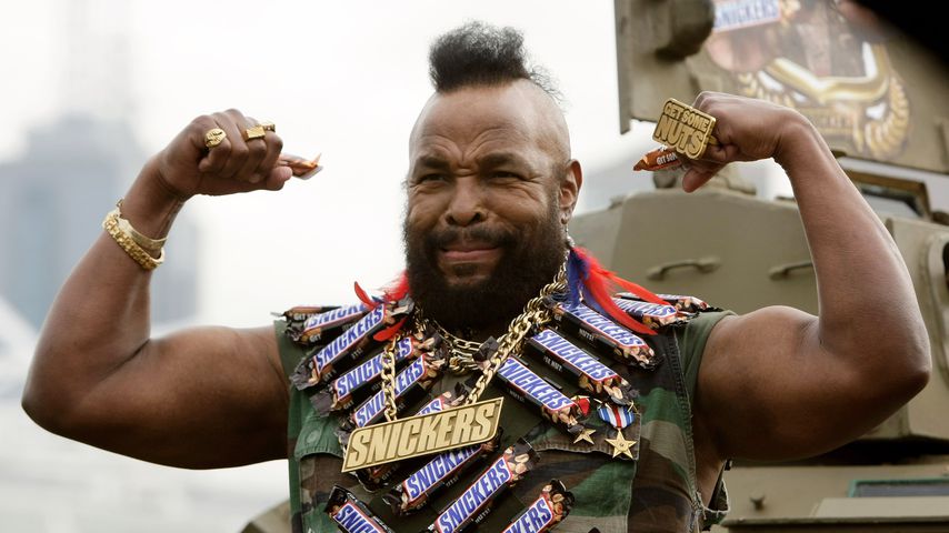 Mr. T läuft im USA-Schlafanzug durch New York!