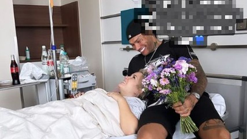 Jona Steinig unterstützt Mrs.Marlisa nach OP im Krankenhaus
