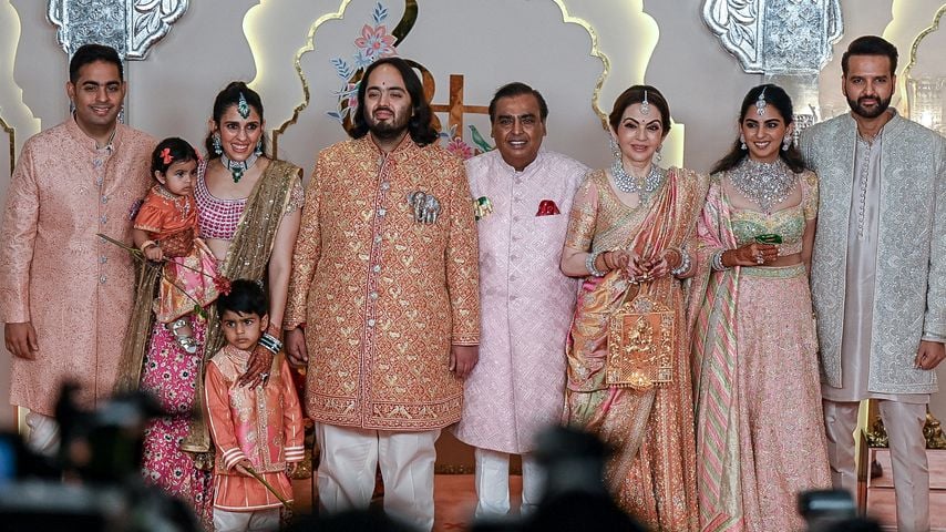 Trost mit Luxus: Ambani-Familie verliert 14 Milliarden Euro