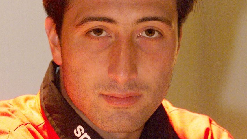 Murat Yakin bei einer Pressekonferenz vor dem Europapokal-der-Pokalsieger-Finale 1998 in Stockholm