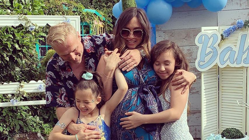 Myleene Klass mit Freund Simon Motson und ihren Töchtern Hero Harper und Ava Bailey im Juli 2019