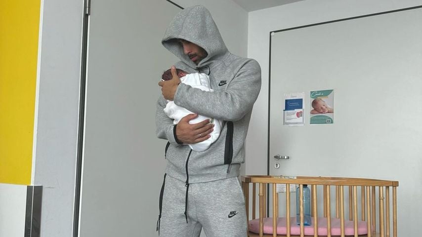 Nader Jindaoui mit seinem neugeborenen Sohn Nidal, März 2024