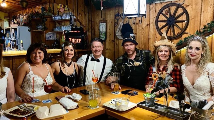 Nadine, Kinga, Christin, Ralf, Mario, Michaela und Cindy von "Hochzeit auf den ersten Blick"