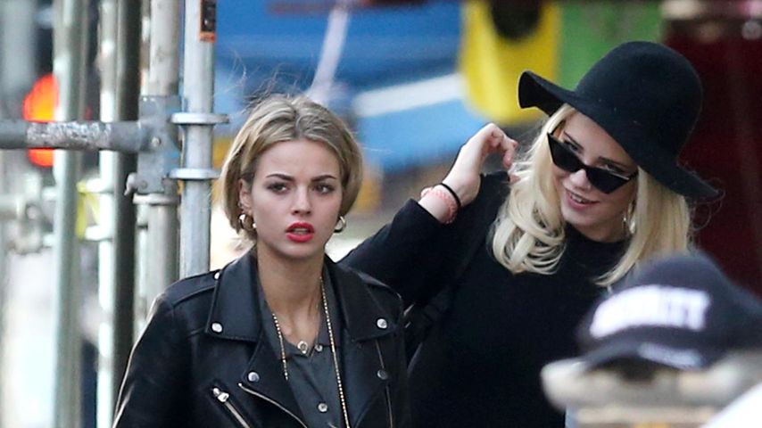 Nadine und Julia P. am Set von "Germany's next Topmodel"