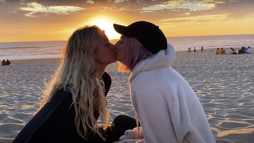 Heiße Küsse: Was läuft zwischen GNTM-Nadine und Mareike?