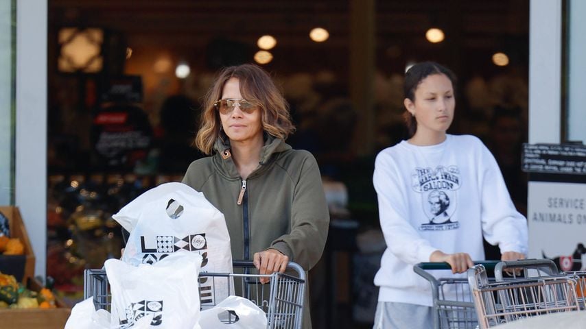 Halle Berry und Nahla Aubry beim Lebensmitteleinkauf bei Bristol Farms in Beverly Hills, Los Angeles