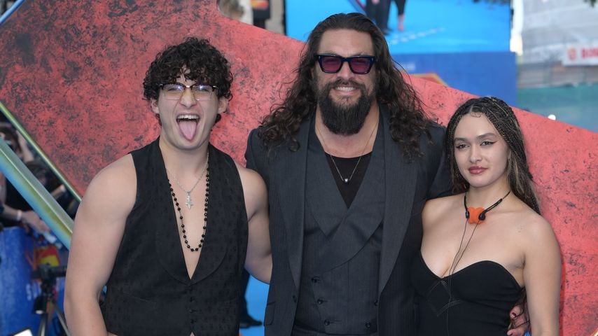 "Supergirl"-Premiere: Jason Momoa mit Freundin und Kids