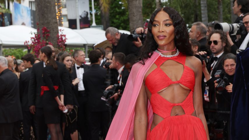 Naomi Campbell verzaubert mit tiefem Ausschnitt in Cannes