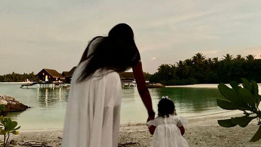 Naomi Campbell mit ihrer Tochter während ihres Urlaubs auf den Malediven im November 2022