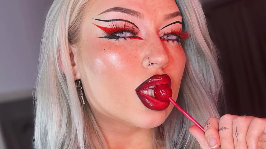 Neues Musikvideo: YouTube-Star Naomi Jon als Latex-Queen!