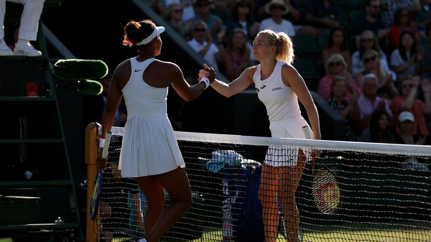 Naomi Osaka und Katerina Siniakova in Wimbledon 2025
