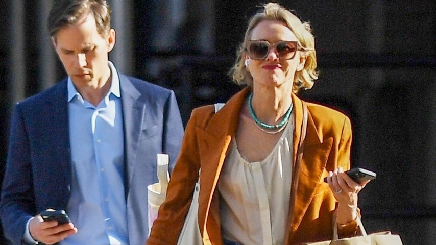 Etwa doch verlobt? Naomi Watts mit dickem Klunker gesichtet