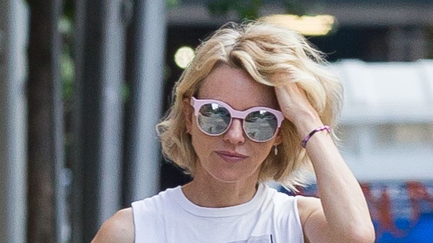 Naomi Watts mit ihrem Yorkshire Terrier im September 2017