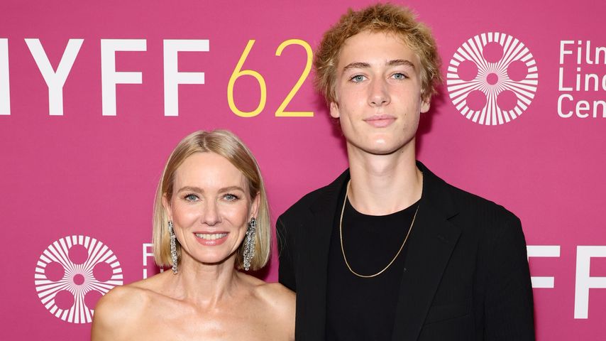 Naomi Watts' Sohn Sasha überragt seine Mama um einen Kopf