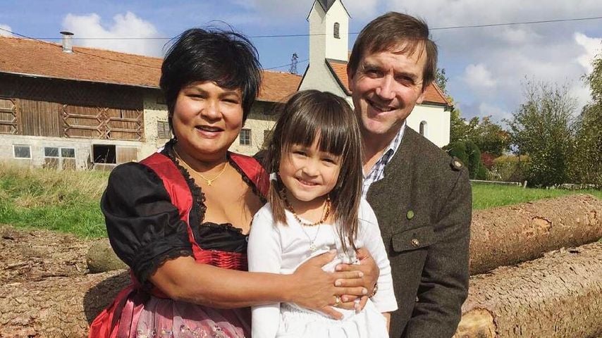 Narumol und Bauer Josef mit ihrer Tochter Jorafina
