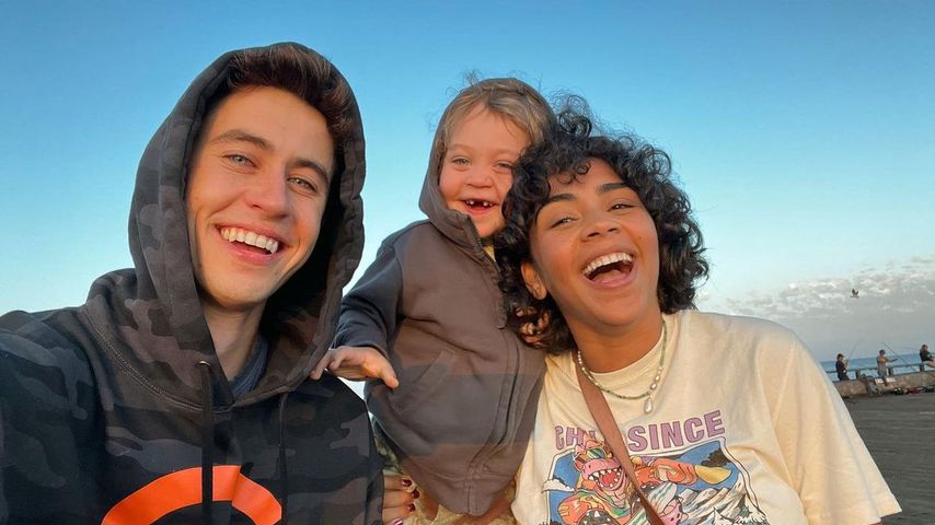 Nash Grier, sein Sohn Malakai und seine Verlobte Taylor Giavasis im Juni 2022