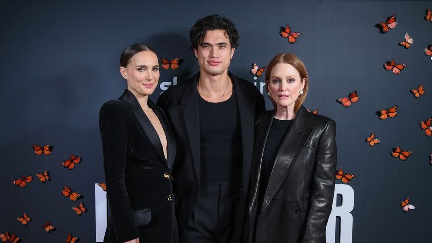 Schauspiel-Kollegen Natalie Portman, Charles Melton und Julianne Moore