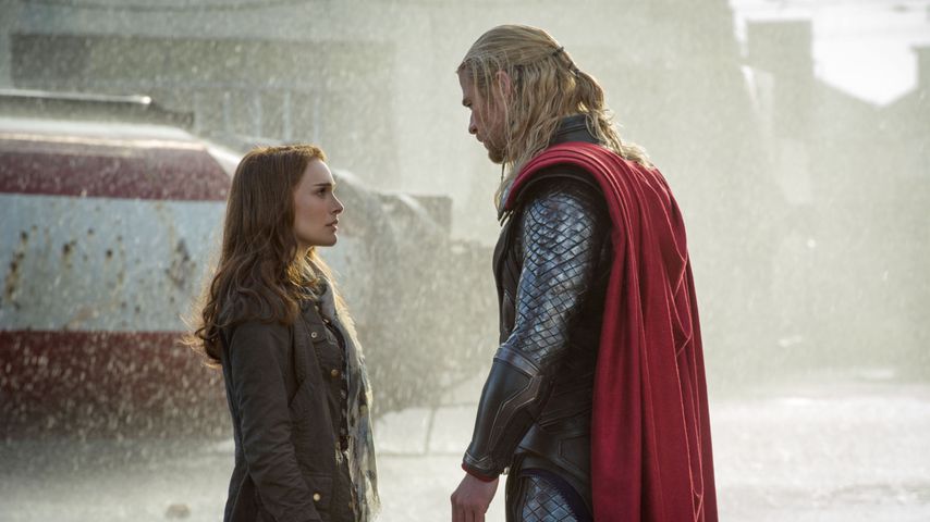Natalie Portman und Chris Hemsworth in "Thor: The Dark World"