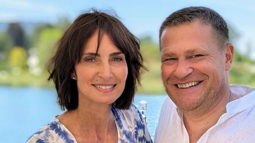 Seltenes Foto: Max Eberl knutscht seine Frau auf der Tribüne