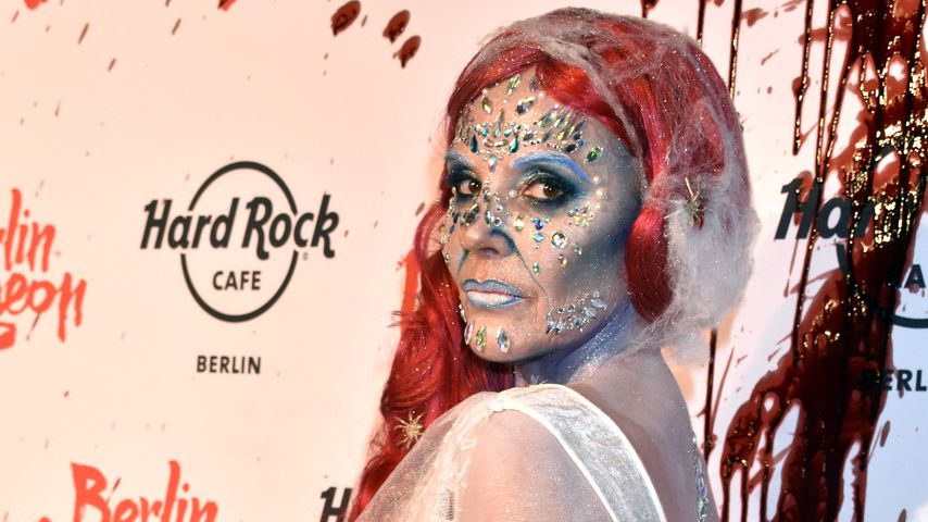 Natascha Ochsenknecht als Eishexe verkleidet bei ihrer Halloween-Party im Berlin Dungeon