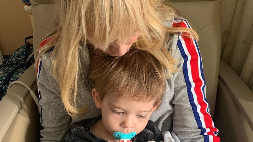 Natasha Bedingfield mit ihrem Sohn im Krankenhaus