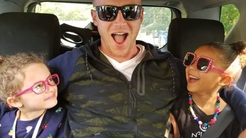 Nate Burrell mit seinen Kids im August 2020