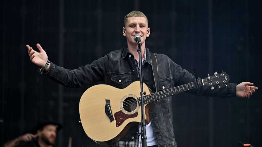 Nathan Evans bei einem Gig in Glasgow im September 2021