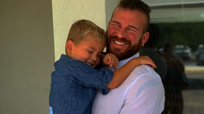 Nathan Griffith mit seinem Sohn