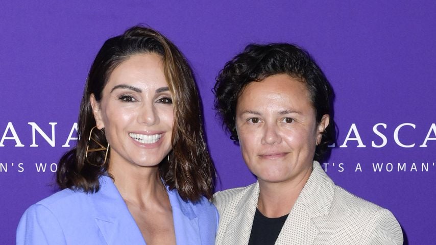 Nazan Eckes und ihre Schwester Belgin 2022 bei der Lascana Fashion Show in Berlin
