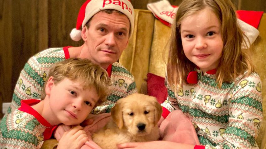 Neil Patrick Harris mit seinen Kindern Harper und Gideon und dem neuen Hund Ella