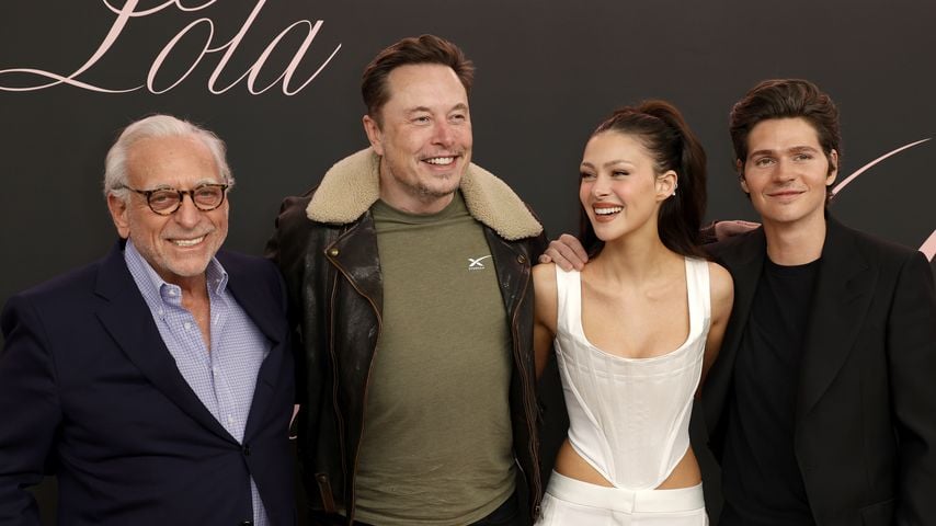 Die Peltz-Familie und Elon Musk bei der Premiere von "Lola" im Regency Bruin Theatre in Los Angeles