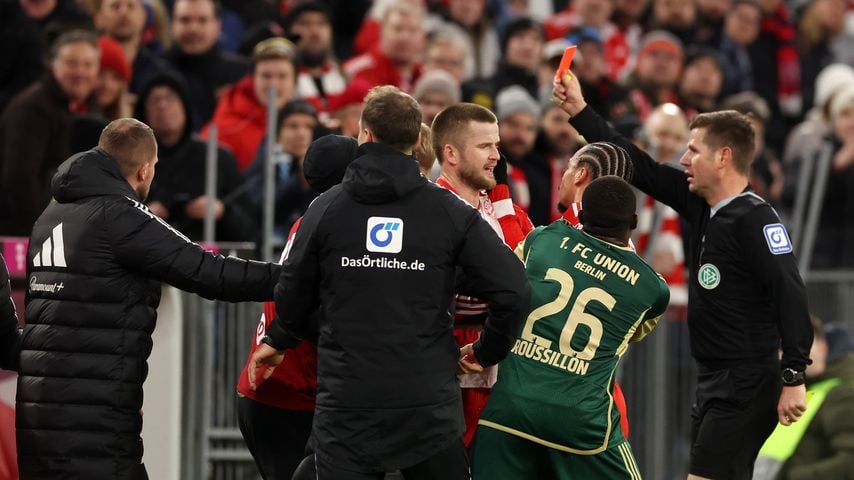 Frank Willenborg zückt die rote Karte