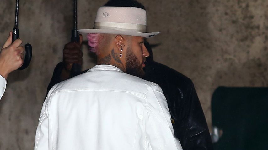 Neymar Jr. ganz in Weiß