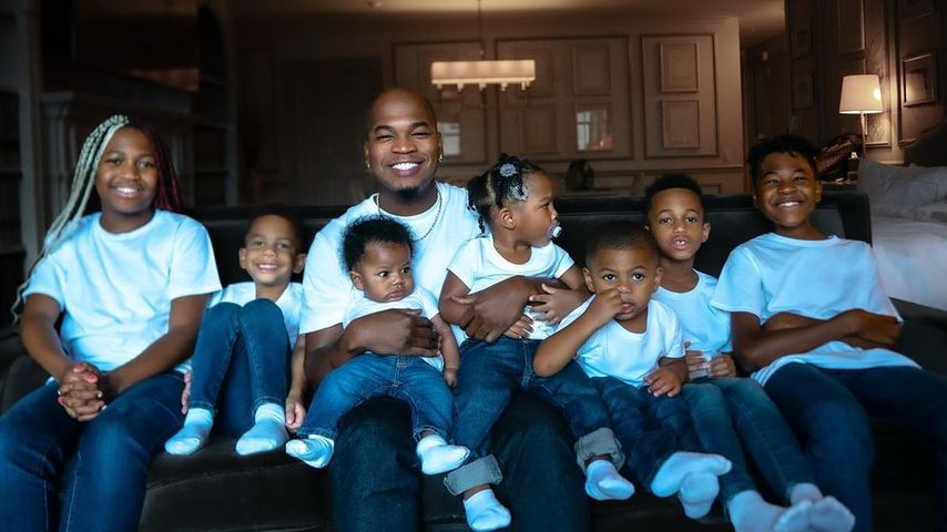 Neyo mit seinen sieben Kindern