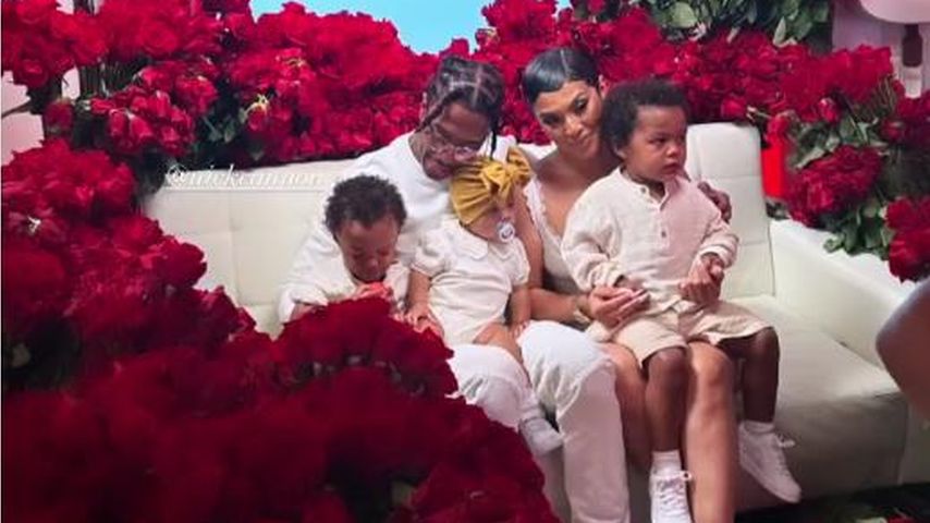Nick Cannon mit Abby De La Rosa und ihren drei Kindern, Juli 2023