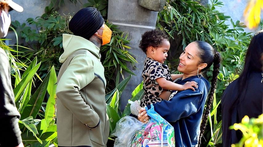 Nick Cannon mit einem seiner Kinder und Brittany Bell