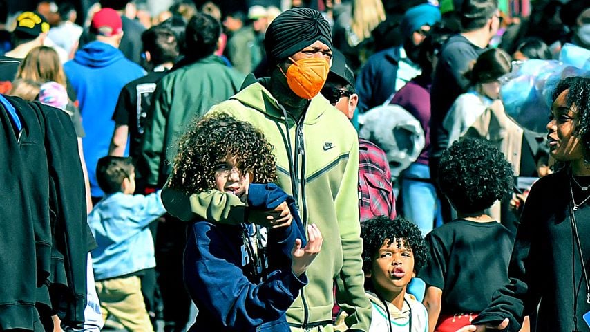 Nick Cannon mit seinen Kids in den Universal Studios, 2023