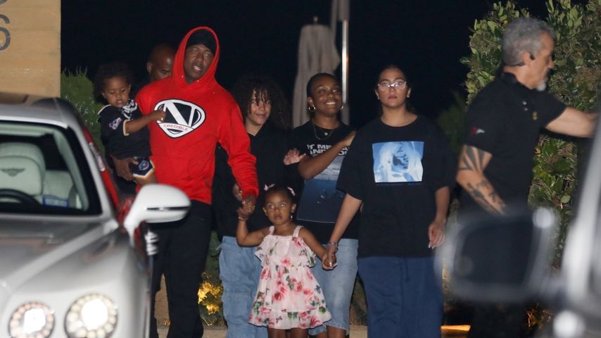 Nick Cannon genießt Abendessen mit fünf seiner zwölf Kinder