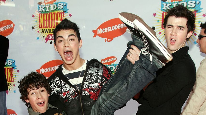 Nick Jonas, Joe Jonas und Kevin Jonas im April 2006