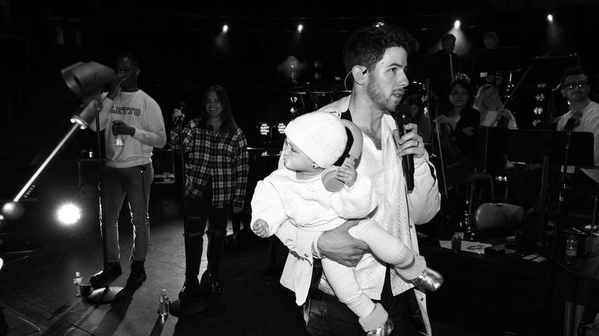 Süß! Nick Jonas ist total vernarrt in seine kleine Tochter