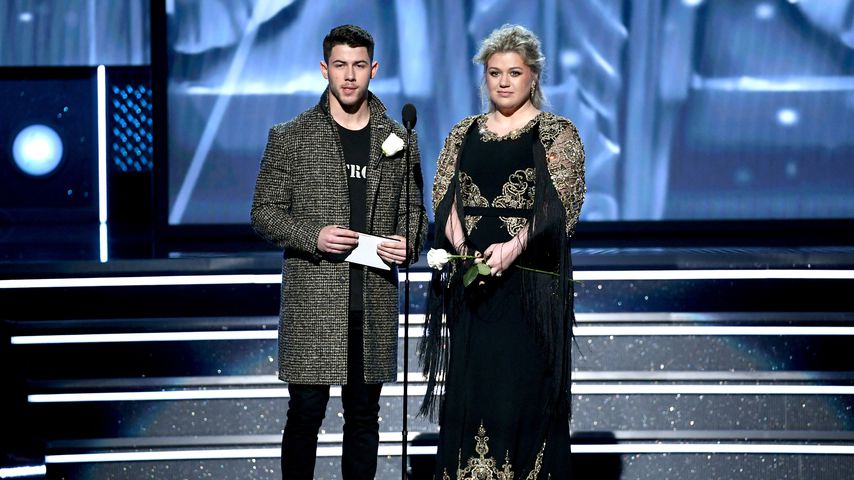Nick Jonas und Kelly Clarkson bei den Grammys in NYC im Januar 2018