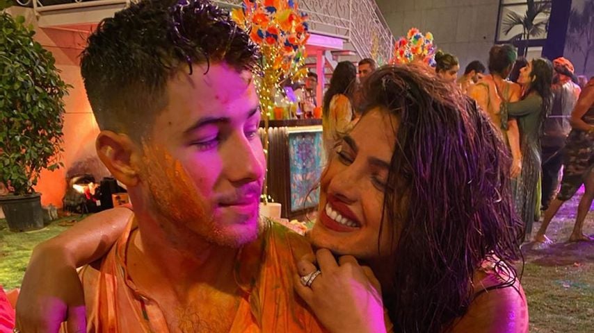 Kunterbunte Fotos: Nick Jonas und Priyanka feiern Holi-Fest