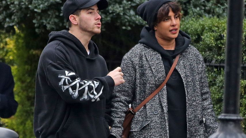 Auffällig weites Outfit: Ist Priyanka Chopra schwanger?