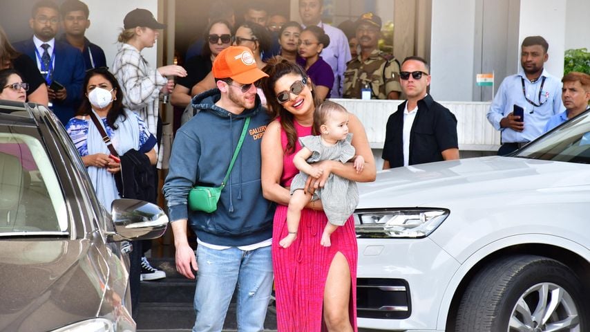 Nick Jonas und Priyanka Chopra mit Baby Malti