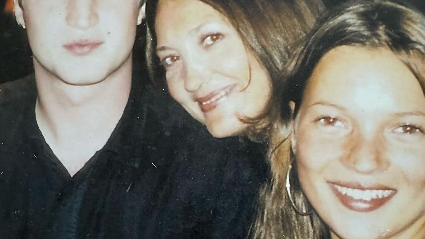 Nick und Kate Moss mit ihrer Mutter Linda